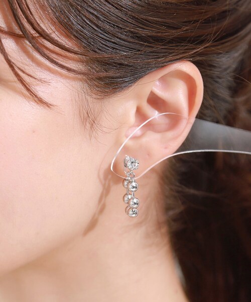 SHOO・LA・RUE（シューラルー）の「【チタンポスト】ボールチェーンピアス（ピアス（両耳用）・レディース・シルバー/ブラック/ゴールド・00）」の8枚目の写真