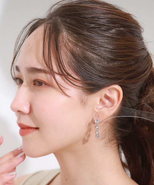 SHOO・LA・RUE（シューラルー）の「【チタンポスト】ボールチェーンピアス（ピアス（両耳用）・レディース・シルバー/ブラック/ゴールド・00）」の9枚目の写真