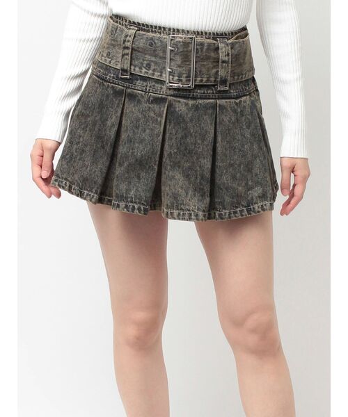 GYDA（ジェイダ）の「ハイウエストWIDE BELTプリーツデニムスカートライクショートパンツ（デニムスカート・レディース・ライトブルー/インディゴブルー/その他1・SMALL/MEDIUM）」の2枚目の写真