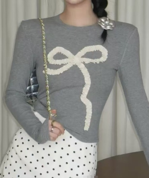 Mejoul(メジュール)の「ラッフルリボンデザイントップス タイトコンパクト ロングスリーブカットソー(Tシャツ/カットソー・レディース・ホワイト/ブラック/グレー・F)」の3枚目の写真
