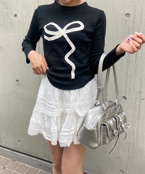 Mejoul(メジュール)の「ラッフルリボンデザイントップス タイトコンパクト ロングスリーブカットソー(Tシャツ/カットソー・レディース・ホワイト/ブラック/グレー・F)」の21枚目の写真
