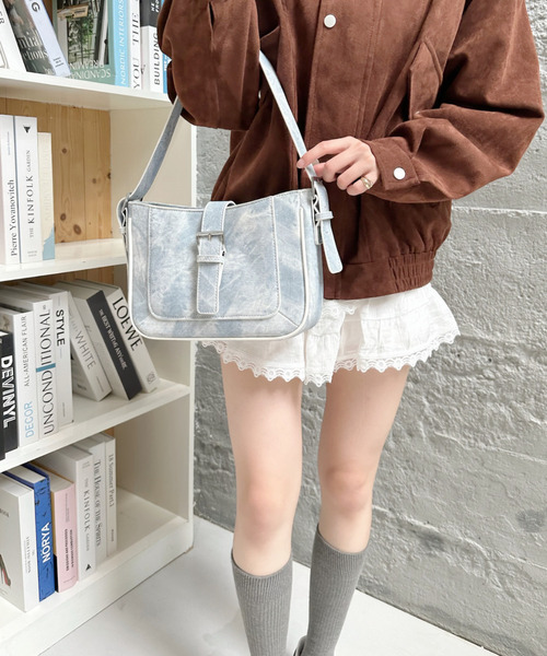 Ada.（エイダ）の「バイカラーパイピング ベルト付き ショルダーバッグ（ショルダーバッグ・レディース・ブラウン/レッド/ライトブルー/ブラック・FREE）」の5枚目の写真