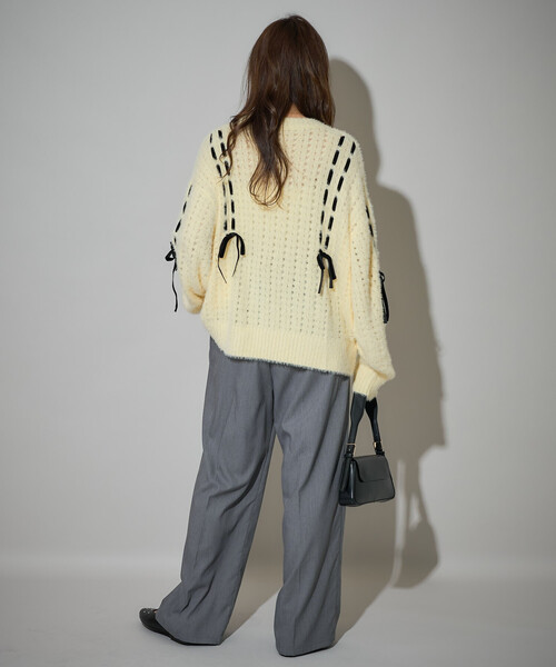 PUBLUX(パブリュクス)の「PUBLUX/パブリュクス ベロア リボン 編み込みフェザーニット 限定展開(ニット/セーター・レディース・ナチュラル/グレー/ネイビー/ブラック・フリ-)」の6枚目の写真