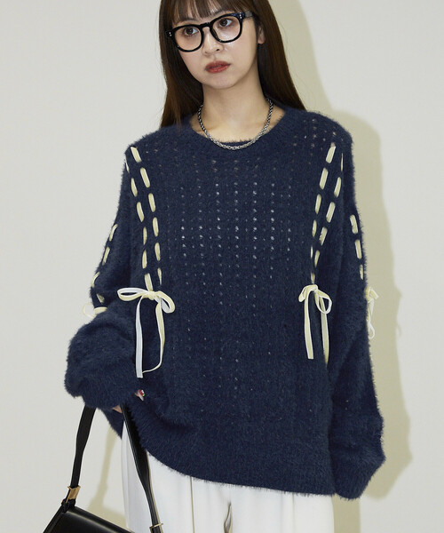 PUBLUX(パブリュクス)の「PUBLUX/パブリュクス ベロア リボン 編み込みフェザーニット 限定展開(ニット/セーター・レディース・ナチュラル/グレー/ネイビー/ブラック・フリ-)」の20枚目の写真