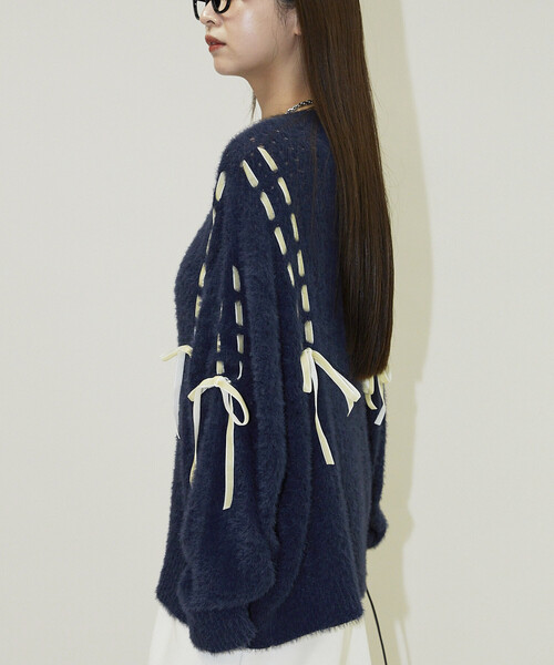 PUBLUX(パブリュクス)の「PUBLUX/パブリュクス ベロア リボン 編み込みフェザーニット 限定展開(ニット/セーター・レディース・ナチュラル/グレー/ネイビー/ブラック・フリ-)」の13枚目の写真