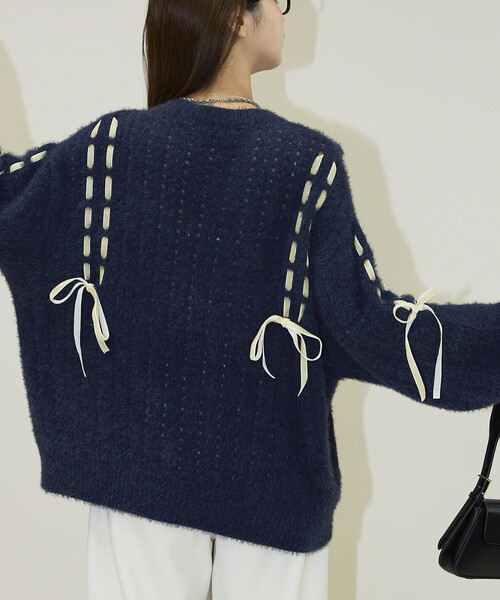 PUBLUX(パブリュクス)の「PUBLUX/パブリュクス ベロア リボン 編み込みフェザーニット 限定展開(ニット/セーター・レディース・ナチュラル/グレー/ネイビー/ブラック・フリ-)」の16枚目の写真