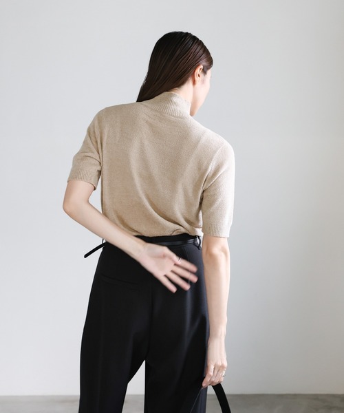select MOCA(セレクトモカ)の「ハイネックパイルハーフスリーブニット(ニット/セーター・レディース・ベージュ/チャコールグレー・FREE)」の9枚目の写真