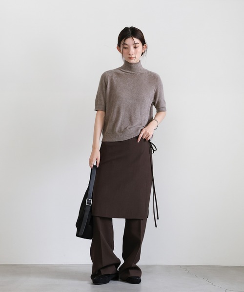 select MOCA(セレクトモカ)の「ハイネックパイルハーフスリーブニット(ニット/セーター・レディース・ベージュ/チャコールグレー・FREE)」の4枚目の写真