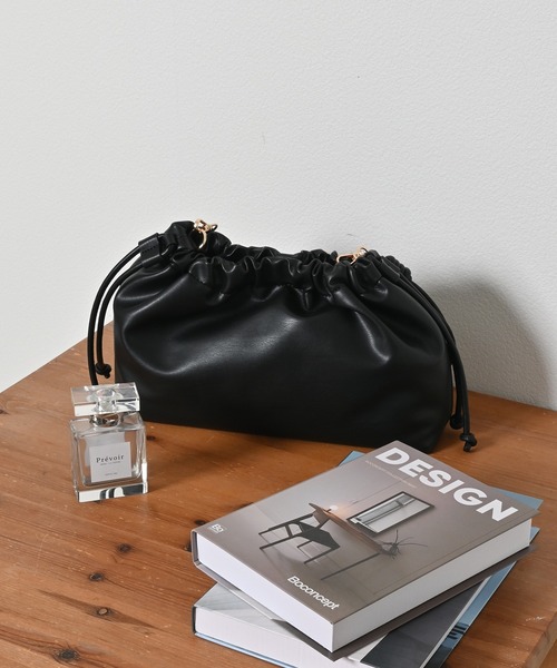 Honeys（ハニーズ）の「やわらかギャザーバッグ（ハンドバッグ・レディース・アイボリー/ブラック/ブラウン/レッド/ガンメタ・FREE）」の2枚目の写真