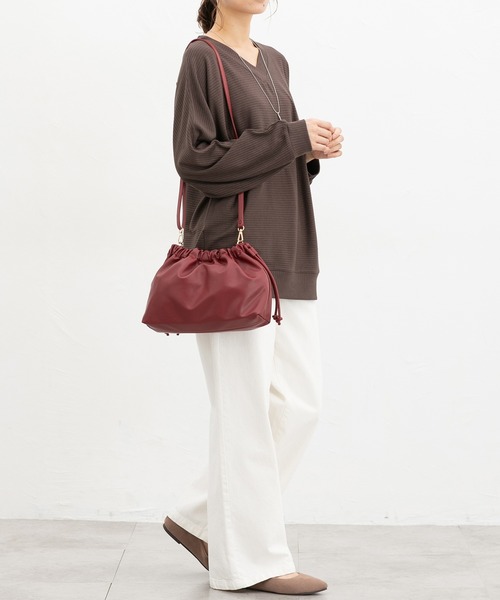 Honeys（ハニーズ）の「やわらかギャザーバッグ（ハンドバッグ・レディース・アイボリー/ブラック/ブラウン/レッド/ガンメタ・FREE）」の10枚目の写真