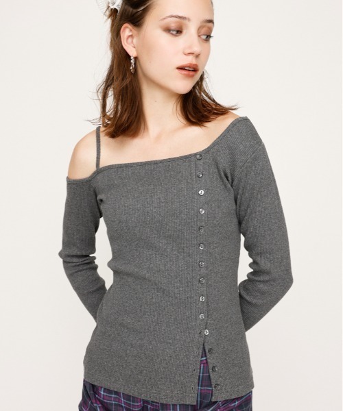 SLY（スライ）の「ASYMMETRY BUTTON TOPS アシンメトリー ボタン トップス 長袖 秋服（Tシャツ/カットソー・レディース・ブラウン/イエロー/ブラック/杢グレー・FREE）」の3枚目の写真
