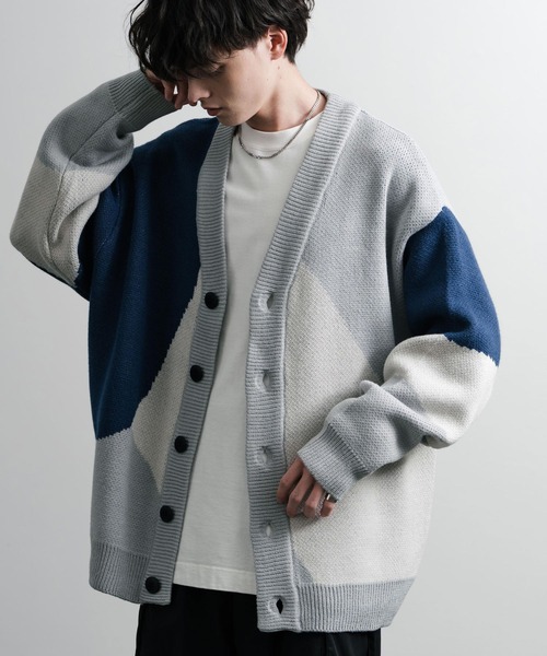 Rocky Monroe（ロッキーモンロー）の「オーバーサイズ 7G総柄Vネックニットカーディガン アーガイル柄/チェック柄（カーディガン/ボレロ・メンズ・グレー/ブルー/グレイッシュブルー/グレー系/ブラウン/ブラック×ホワイト/ライトグレー/ダークネイビー/サンドグレー/ダークブルー/ネイビー/ブルー系/サンドベージュ/ブラック×グレー/ブラック/ホワイト×ブルー/グレイッシュベージュ/サックスブルー/ライトベージュ・M/L）」の8枚目の写真