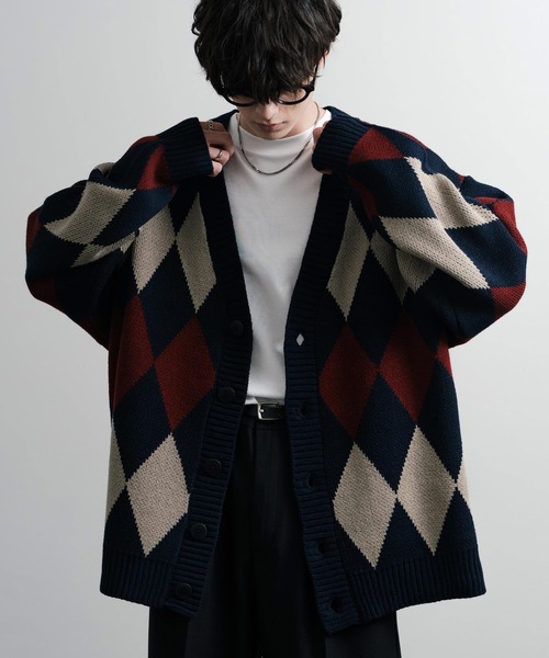 Rocky Monroe（ロッキーモンロー）の「オーバーサイズ 7G総柄Vネックニットカーディガン アーガイル柄/チェック柄（カーディガン/ボレロ・メンズ・グレー/ブルー/グレイッシュブルー/グレー系/ブラウン/ブラック×ホワイト/ライトグレー/ダークネイビー/サンドグレー/ダークブルー/ネイビー/ブルー系/サンドベージュ/ブラック×グレー/ブラック/ホワイト×ブルー/グレイッシュベージュ/サックスブルー/ライトベージュ・M/L）」の13枚目の写真