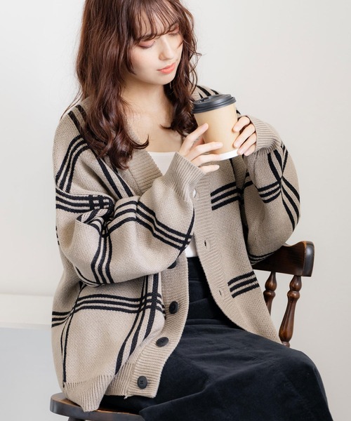 Rocky Monroe（ロッキーモンロー）の「オーバーサイズ 7G総柄Vネックニットカーディガン アーガイル柄/チェック柄（カーディガン/ボレロ・メンズ・グレー/ブルー/グレイッシュブルー/グレー系/ブラウン/ブラック×ホワイト/ライトグレー/ダークネイビー/サンドグレー/ダークブルー/ネイビー/ブルー系/サンドベージュ/ブラック×グレー/ブラック/ホワイト×ブルー/グレイッシュベージュ/サックスブルー/ライトベージュ・M/L）」の12枚目の写真