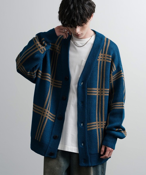 Rocky Monroe（ロッキーモンロー）の「オーバーサイズ 7G総柄Vネックニットカーディガン アーガイル柄/チェック柄（カーディガン/ボレロ・メンズ・グレー/ブルー/グレイッシュブルー/グレー系/ブラウン/ブラック×ホワイト/ライトグレー/ダークネイビー/サンドグレー/ダークブルー/ネイビー/ブルー系/サンドベージュ/ブラック×グレー/ブラック/ホワイト×ブルー/グレイッシュベージュ/サックスブルー/ライトベージュ・M/L）」の15枚目の写真