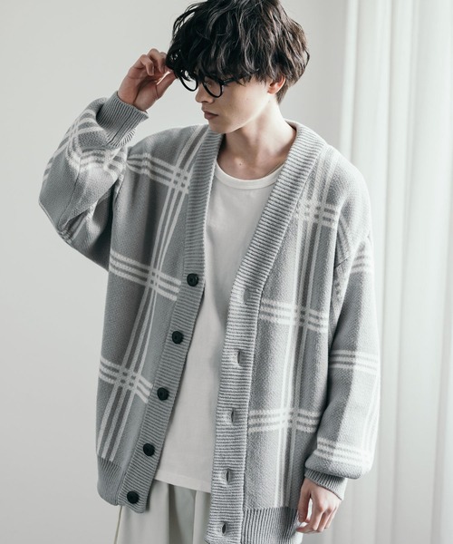 Rocky Monroe（ロッキーモンロー）の「オーバーサイズ 7G総柄Vネックニットカーディガン アーガイル柄/チェック柄（カーディガン/ボレロ・メンズ・グレー/ブルー/グレイッシュブルー/グレー系/ブラウン/ブラック×ホワイト/ライトグレー/ダークネイビー/サンドグレー/ダークブルー/ネイビー/ブルー系/サンドベージュ/ブラック×グレー/ブラック/ホワイト×ブルー/グレイッシュベージュ/サックスブルー/ライトベージュ・M/L）」の5枚目の写真