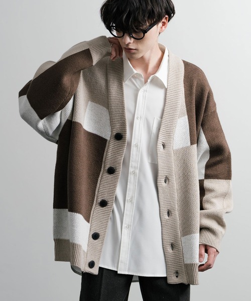 Rocky Monroe（ロッキーモンロー）の「オーバーサイズ 7G総柄Vネックニットカーディガン アーガイル柄/チェック柄（カーディガン/ボレロ・メンズ・グレー/ブルー/グレイッシュブルー/グレー系/ブラウン/ブラック×ホワイト/ライトグレー/ダークネイビー/サンドグレー/ダークブルー/ネイビー/ブルー系/サンドベージュ/ブラック×グレー/ブラック/ホワイト×ブルー/グレイッシュベージュ/サックスブルー/ライトベージュ・M/L）」の10枚目の写真