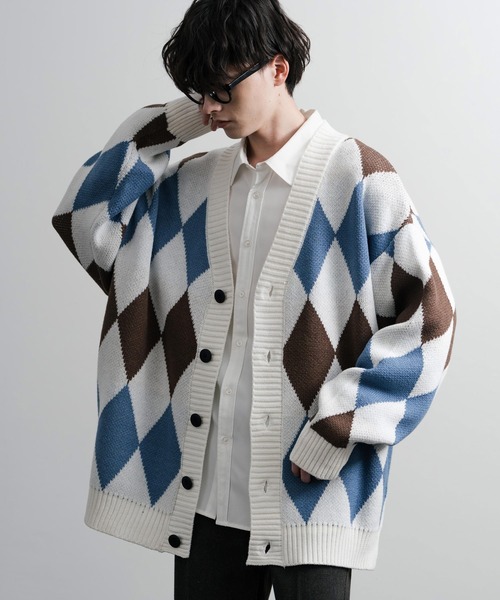Rocky Monroe（ロッキーモンロー）の「オーバーサイズ 7G総柄Vネックニットカーディガン アーガイル柄/チェック柄（カーディガン/ボレロ・メンズ・グレー/ブルー/グレイッシュブルー/グレー系/ブラウン/ブラック×ホワイト/ライトグレー/ダークネイビー/サンドグレー/ダークブルー/ネイビー/ブルー系/サンドベージュ/ブラック×グレー/ブラック/ホワイト×ブルー/グレイッシュベージュ/サックスブルー/ライトベージュ・M/L）」の21枚目の写真