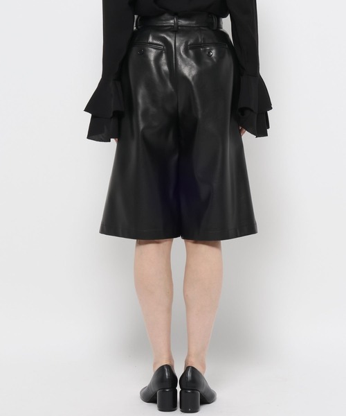 mysty woman（ミスティウーマン）の「フェイクレザーハーフパンツ 582051（その他パンツ・レディース・ブラック・MEDIUM/SMALL）」の17枚目の写真