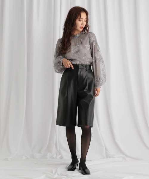 mysty woman（ミスティウーマン）の「フェイクレザーハーフパンツ 582051（その他パンツ・レディース・ブラック・MEDIUM/SMALL）」の9枚目の写真