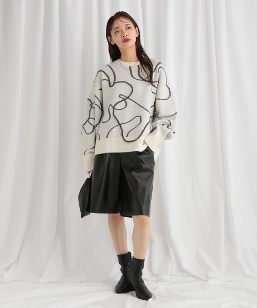 mysty woman（ミスティウーマン）の「フェイクレザーハーフパンツ 582051（その他パンツ・レディース・ブラック・MEDIUM/SMALL）」の2枚目の写真