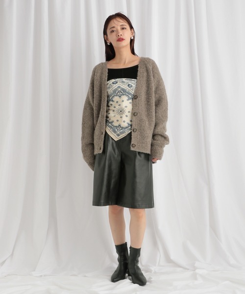 mysty woman（ミスティウーマン）の「フェイクレザーハーフパンツ 582051（その他パンツ・レディース・ブラック・MEDIUM/SMALL）」の4枚目の写真