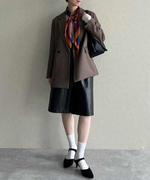 mysty woman（ミスティウーマン）の「フェイクレザーハーフパンツ 582051（その他パンツ・レディース・ブラック・MEDIUM/SMALL）」の11枚目の写真