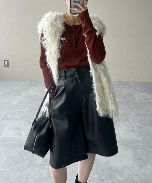 mysty woman（ミスティウーマン）の「フェイクレザーハーフパンツ 582051（その他パンツ・レディース・ブラック・MEDIUM/SMALL）」の14枚目の写真