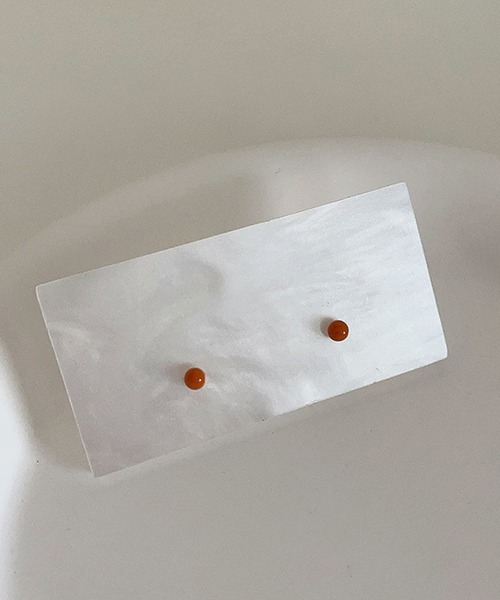 yu-ka（ユーカ）の「YU-KA:カラーボールミニピアス color ball pierce（ピアス（両耳用）・レディース・ブルー/グリーン/ピンク/ブラウン/レッド/ブラック/ベージュ/ネイビー・FREE）」の3枚目の写真