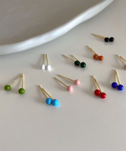 yu-ka（ユーカ）の「YU-KA:カラーボールミニピアス color ball pierce（ピアス（両耳用）・レディース・ブルー/グリーン/ピンク/ブラウン/レッド/ブラック/ベージュ/ネイビー・FREE）」の9枚目の写真