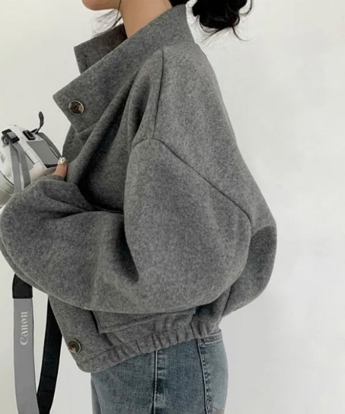 AMELY(エミリー)の「ショート丈 ボリュームスリーブジャケット(その他アウター・レディース・ブラック/ベージュ/グレー・フリー)」の7枚目の写真