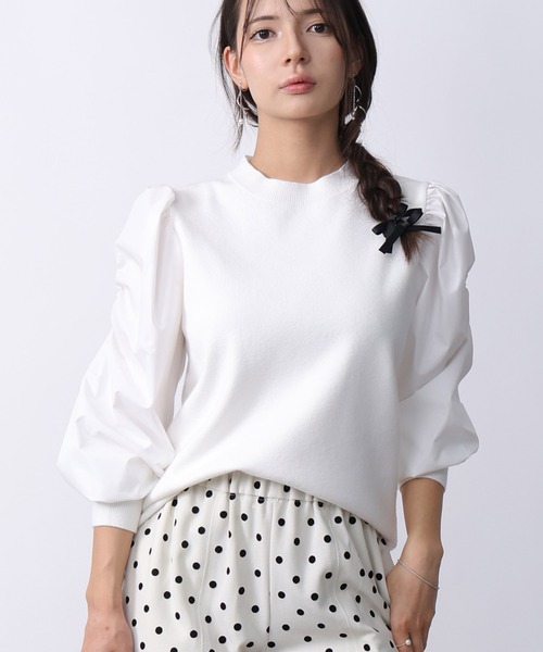 PICCIN PERLA（ピッチンペルラ）の「袖シャーリングニット（ニット/セーター・レディース・オフホワイト/ブラック・M）」の3枚目の写真