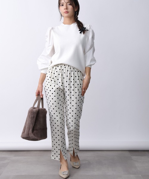 PICCIN PERLA（ピッチンペルラ）の「袖シャーリングニット（ニット/セーター・レディース・オフホワイト/ブラック・M）」の7枚目の写真