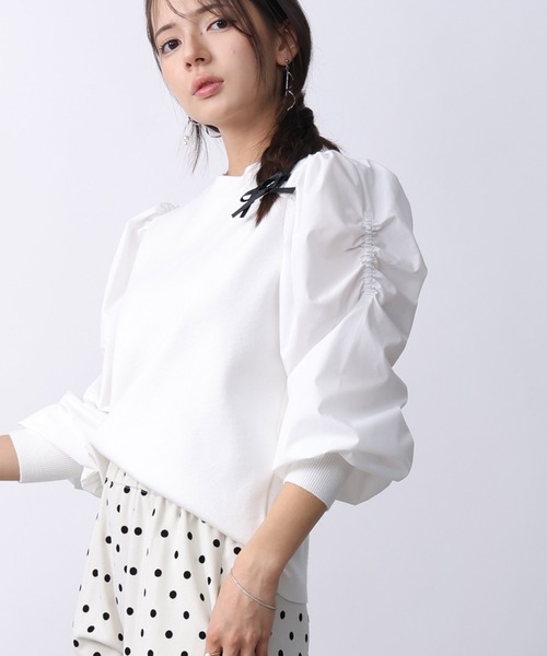 PICCIN PERLA（ピッチンペルラ）の「袖シャーリングニット（ニット/セーター・レディース・オフホワイト/ブラック・M）」の4枚目の写真