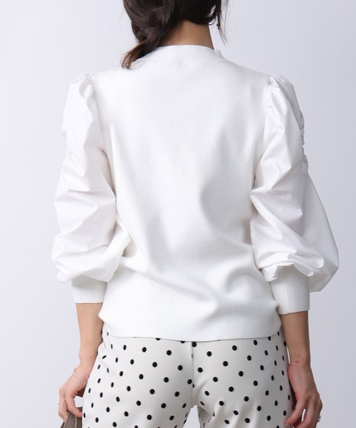 PICCIN PERLA（ピッチンペルラ）の「袖シャーリングニット（ニット/セーター・レディース・オフホワイト/ブラック・M）」の5枚目の写真