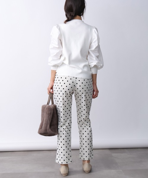 PICCIN PERLA（ピッチンペルラ）の「袖シャーリングニット（ニット/セーター・レディース・オフホワイト/ブラック・M）」の9枚目の写真