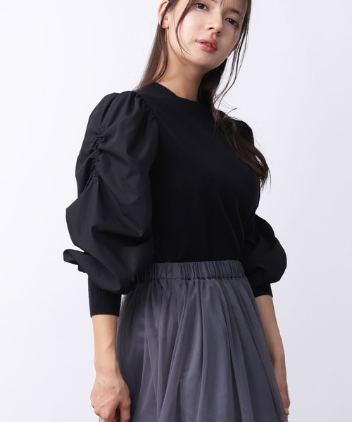 PICCIN PERLA（ピッチンペルラ）の「袖シャーリングニット（ニット/セーター・レディース・オフホワイト/ブラック・M）」の13枚目の写真