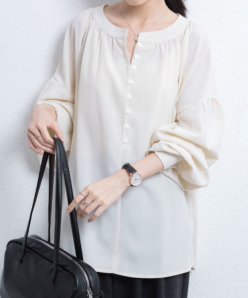 MAISON DE THERESE(メゾン ド テレーズ)の「Vネック ロングスリーブ シャツ(無地)(シャツ/ブラウス・レディース・アイボリー/ホワイト・FREE)」の1枚目の写真