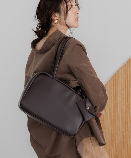 Elura（エルーラ）の「チャーム付きボストン/594279（ボストンバッグ・レディース・キャメル/ダークブラウン/ブラック・FREE）」の7枚目の写真