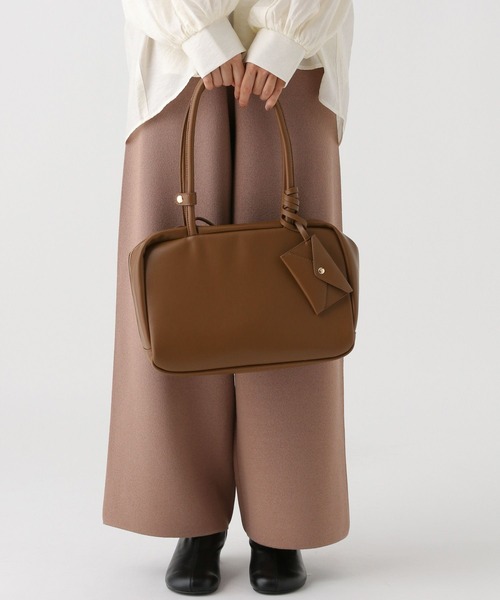 Elura（エルーラ）の「チャーム付きボストン/594279（ボストンバッグ・レディース・キャメル/ダークブラウン/ブラック・FREE）」の10枚目の写真