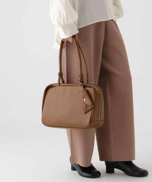 Elura（エルーラ）の「チャーム付きボストン/594279（ボストンバッグ・レディース・キャメル/ダークブラウン/ブラック・FREE）」の11枚目の写真