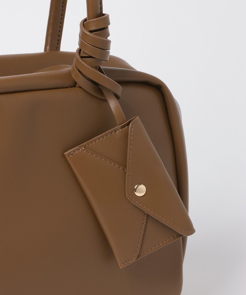 Elura（エルーラ）の「チャーム付きボストン/594279（ボストンバッグ・レディース・キャメル/ダークブラウン/ブラック・FREE）」の21枚目の写真