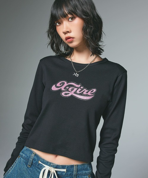 X-girl(エックスガール)の「RHINESTONE AND GLITTER LOGO L/S BABY TEE(Tシャツ/カットソー・レディース・ブラック/オリーブ/ホワイト・S/M)」の3枚目の写真