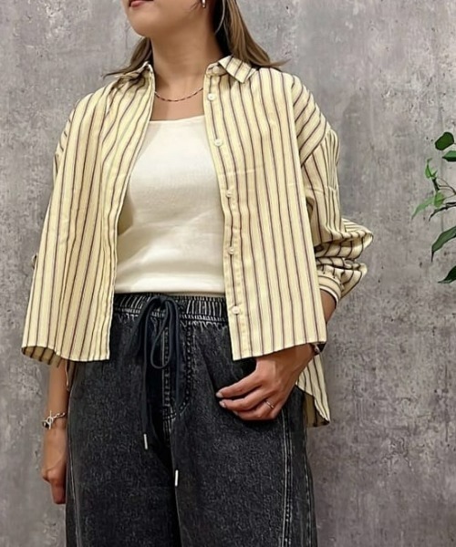 Right-on（ライトオン）の「【HONEYSUCKLE ROSE】ストライプショートシャツ (お手入れ楽/トレンド）（シャツ/ブラウス・レディース・イエロー/ブルー/ブラック・S/M/L）」の3枚目の写真
