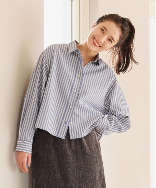 Right-on（ライトオン）の「【HONEYSUCKLE ROSE】ストライプショートシャツ (お手入れ楽/トレンド）（シャツ/ブラウス・レディース・イエロー/ブルー/ブラック・S/M/L）」の4枚目の写真