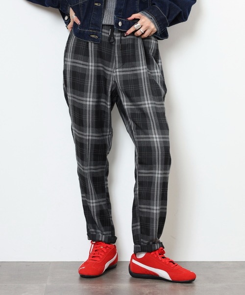 FUNALIVE（ファンアライブ）の「先染めアンクルテーパードチェックパンツ unisex（スラックス・メンズ・ベージュ/ブラウン/カーキ/アイボリー/その他/グレー・M/L）」の2枚目の写真