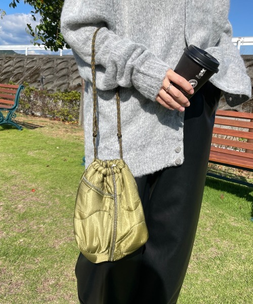 JEANS FACTORY （ジーンズファクトリー）の「[ODDMENT/オッドメント] キルティング巾着ポーチ（ショルダーバッグ・レディース・オリーブ・ONE SIZE）」の11枚目の写真