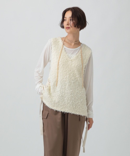 LEPSIM(レプシィム)の「3ゲージレースアップリボンベスト 578285(ベスト・レディース・ブラック/アイボリー・FREE)」の4枚目の写真