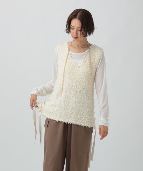 LEPSIM(レプシィム)の「3ゲージレースアップリボンベスト 578285(ベスト・レディース・ブラック/アイボリー・FREE)」の5枚目の写真