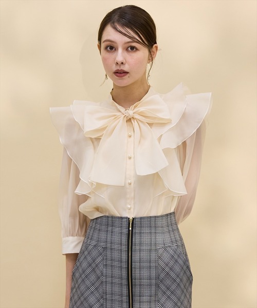 SWINGLE(スウィングル)の「七分袖ボウタイブラウス(シャツ/ブラウス・レディース・アイボリー/サックスブルー/オフホワイト/ピンク・FREE)」の9枚目の写真